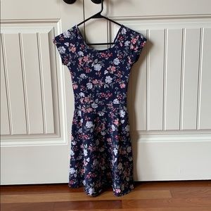 Short stretchy flowy dress